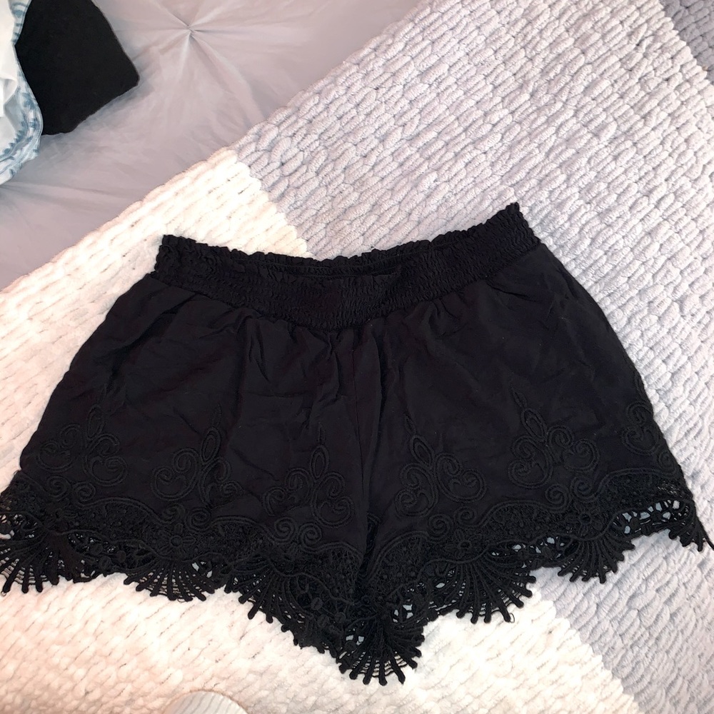 Kendall & Kylie Black Lace Shorts Size Medium